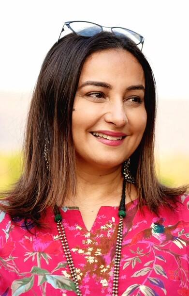 दिव्या दत्ता भी आज तक कुंवारी हैं. रिपोर्टस के मुताबिक उन्होंने 2005 में लेफटिनेंट कमानडर संदीप शेरगिल से सगाई की थी, लेकिन बाद में उनका रिश्ता टूट गया था. इसके बाद उन्होंने शादी नहीं की. सिंगल रहने के ख्याल पर उन्होंने एक इंटरव्यू में कहा था- ''मैं सिंगल रह कर बहुत खुश हूं. मैं अपनी शांतिपूर्ण जिंदगी को एंजॉय कर रही हूं. अभी मैं अपने काम, नए घर पर फोकस कर रही हूं.''