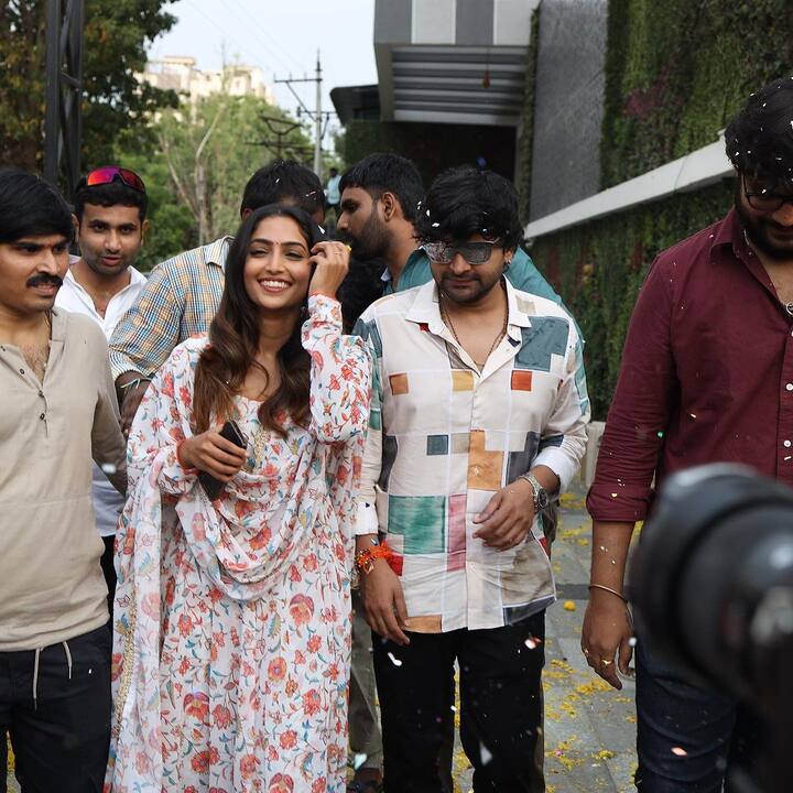 పలు చోట్ల అభిమానులతో ముచ్చటించారు..