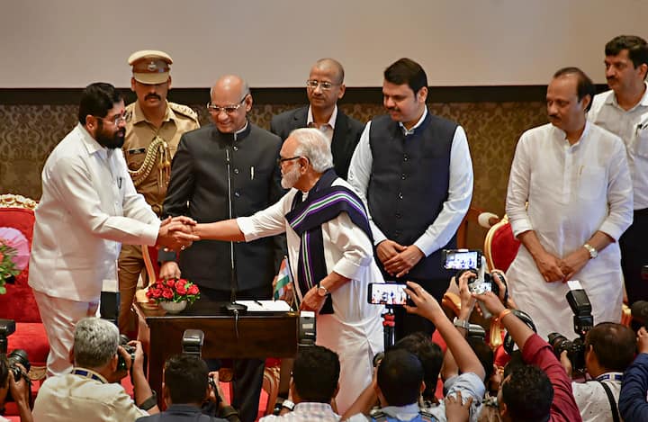 रविवार को अजित पवार के सहित एनसीपी के नौ बागी विधायक महाराष्ट्र की एकनाथ शिंदे की सरकार में शामिल हुए थे.