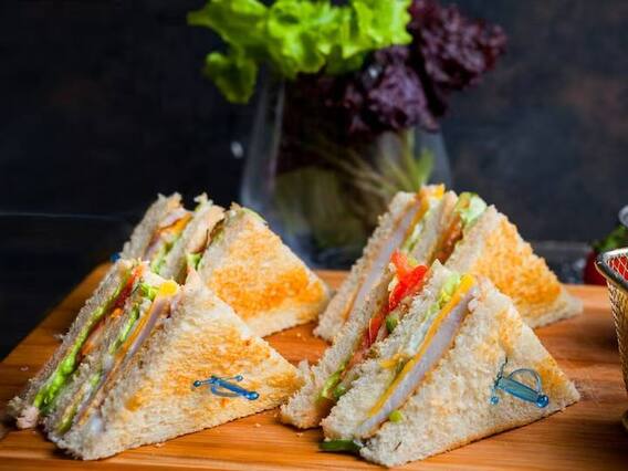 The Mummy Sandwich Recipe: बच्चों के लिए बनाएं 'मार्गेरिटा पिज्जा', देखते ही हॉलीवुड फिल्म The Mummy की आ जाएगी याद