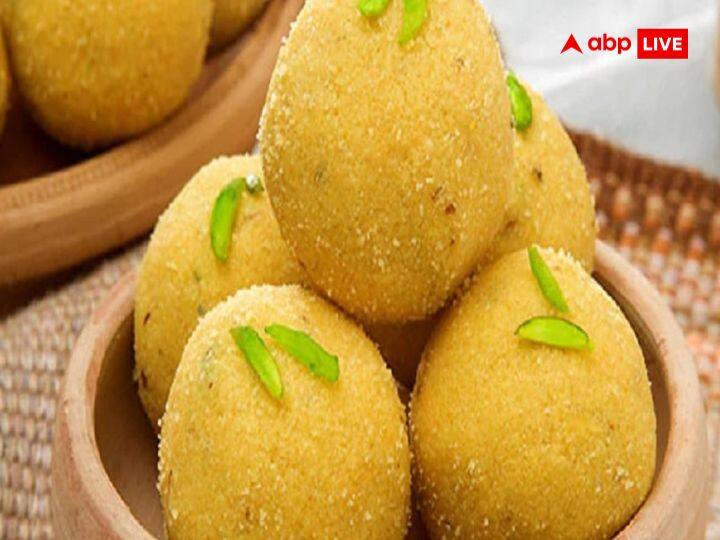 हनुमान जी को लड्डू बहुत पसंद है. आज पूजा में उन्हें बेसन के लड्‍डू चढ़ाएं. इससे हनुमान जी प्रसन्न होते हैं और भक्तों की सभी मनोकामनाएं पूरी कर देते हैं. साथ ही लड्डू चढ़ाने से पापी ग्रह का प्रभाव जीवन पर नहीं पड़ता.
