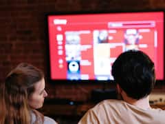 স্মার্টফোনই কাজ করবে টিভির রিমোটের! কীভাবে করবেন এই ম্যাজিক? রইল সহজ কিছু টিপস