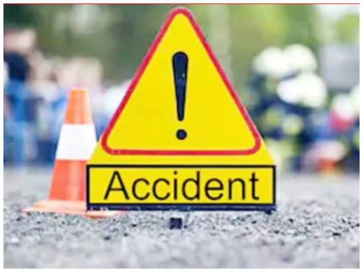 While trying to save the dog, the car hitting pole, 4 friends died in palwal Road Accident: कुत्ते को बचाने के चक्कर में खंभे से टकराई कार, उड़े परखच्चे, 4 दोस्तों की हुई मौत