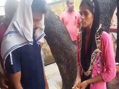 'हम नहीं फंसाए हैं, ई हमको फंसाए हैं', प्रेमी जोड़े की पंचायत ने कराई शादी, फिर रख दी चौंकाने वाली शर्त