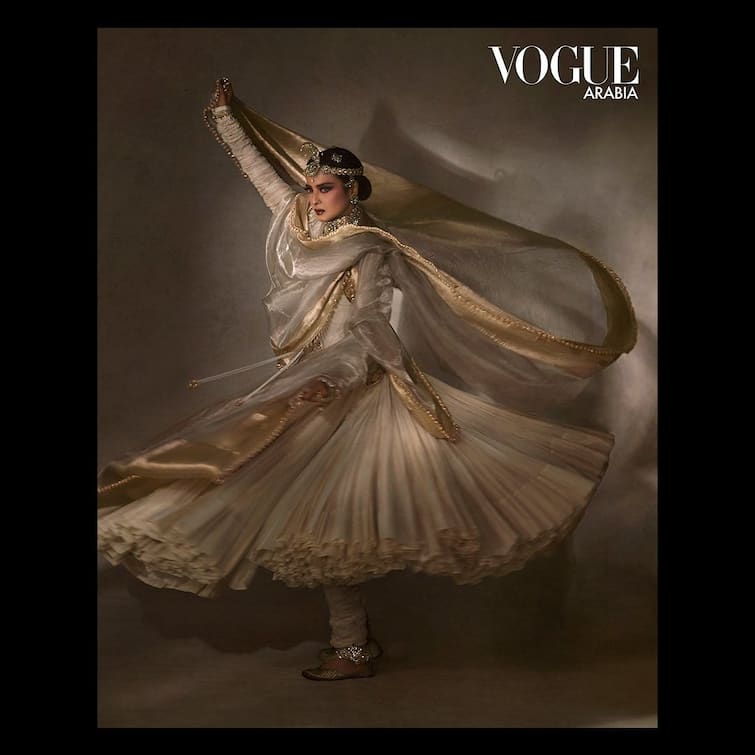 Rekha Latest Photoshoot For Vogue Arabia Pics Went Viral On Social Media |  Rekha Latest Pics: इंटरनेट पर तहलका मचा रहा रेखा का बला का खूबसूरत फोटोशूट,  टकटकी लगाए देखते रह जाएंगे