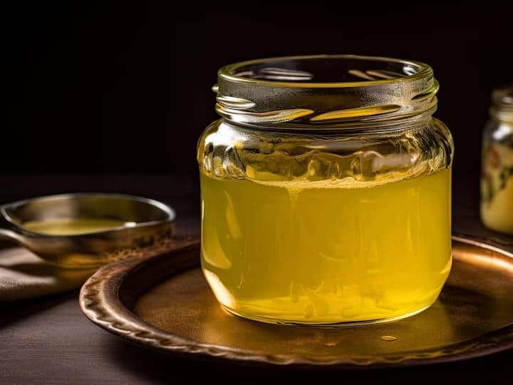 खाली पेट घी खाने से वजन कम होता है या नहीं? जानिए इसे खाने का सही तरीका Should you consume ghee on an empty stomach This is what an expert says खाली पेट घी खाने से वजन कम होता है या नहीं? जानिए इसे खाने का सही तरीका