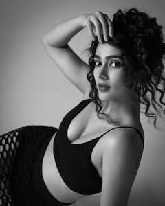 Aakanksha Singh Photos : గ్లామర్ డోస్ పెంచిన 'దేవదాస్' బ్యూటీ