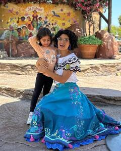 Soha Ali Khan, Kunal Khemu Take Daughter For Vacation In Disneyland