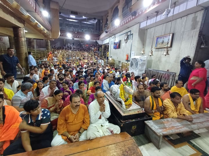 Savan 2023 ujjain Mahakal temple Huge crowd of devotees gathered in court, new arrangement of Seeing Aarti ANN Savan 2023: महाकाल के दरबार में लगी भक्तों की भारी भीड़, इस तरह हो रहे हैं आरती के दर्शन