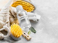 बारिश के मौसम में धुले कपड़ों से आए बदबू तो फटाफट अपना लें ये टिप्स...