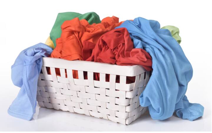 कपड़ों की धुलाई के वक्त डिटर्जेंट पाउडर के साथ अगर बेकिंग सोडा मिला दिया जाए तो भी कपड़ों में बदबू नहीं आती है. इससे कपड़ा काफी फ्रेश लगता है.