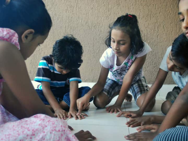 what is the meaning of Akkad Bakkad Bambe Bo know lyrics meaning in hindi Akkad Bakkad Bambe Bo: अक्कड़ बक्कड़ बम्बे बो... तो खेला होगा! कभी आपने सोचा है आखिर इसका मतलब क्या है?