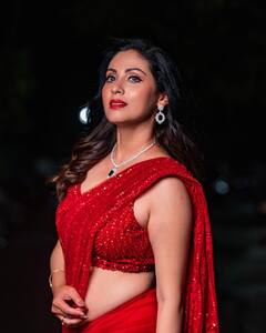 Sadaa: ఎర్ర చీరలో మందారంలా మెరిసిపోతున్న సదా