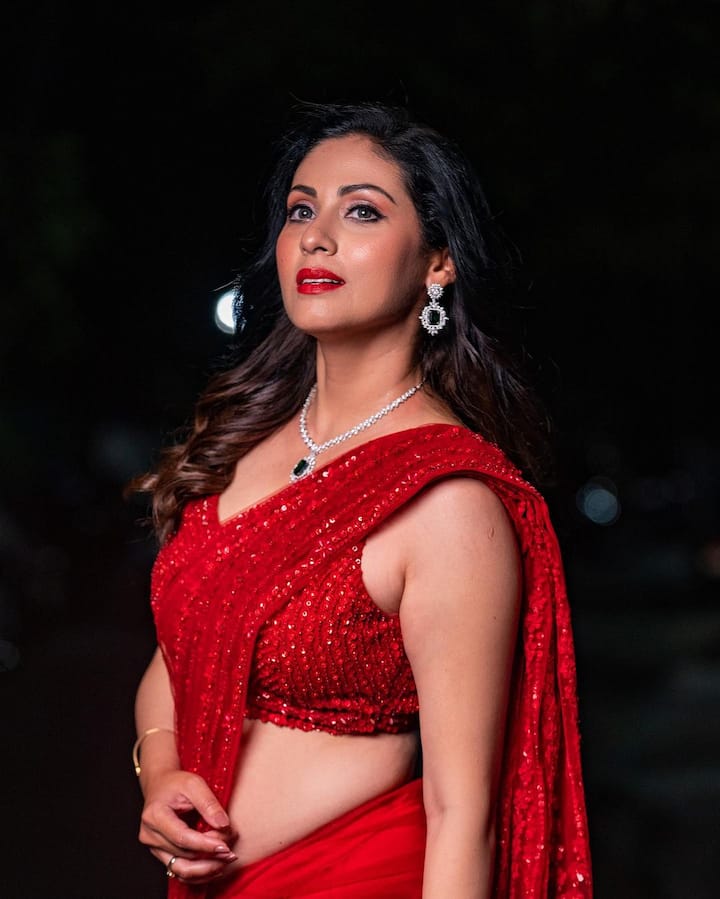 జయం సినిమాతో తెలుగు తెరకు పరిచయం అయిన ఈ అందం ఆ తరువాత ఎన్నో హిట్ సినిమాల్లో నటించింది.