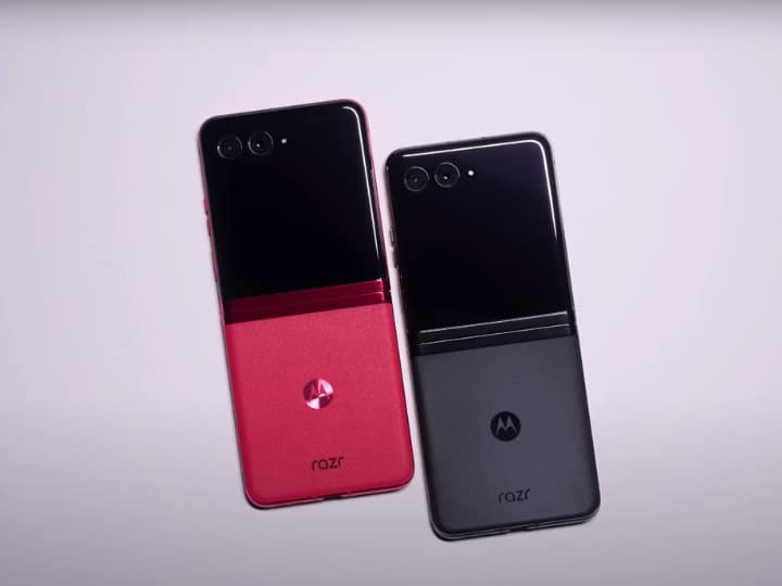 कीमत: मोटोरोला के फ्लिप फोन की कीमत 8/256 वेरिएंट के लिए 84,999 रुपये है जबकि सैमसंग का फोन 8/128GB 89,999 रुपये में आता है. मोटोरोला ने फोन को सिंगल स्टोरेज वेरिएंट में लॉन्च किया है जबकि सैमसंग ने फोन को 2 वेरिएंट में लॉन्च किया है.