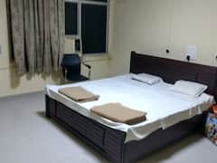 100 रुपये में रेलवे स्‍टेशन पर मिल जाएगा कमरा, वेटिंग और RAC या कंफर्म टिकट वालों में से किसे मिलेगी ये सुविधा