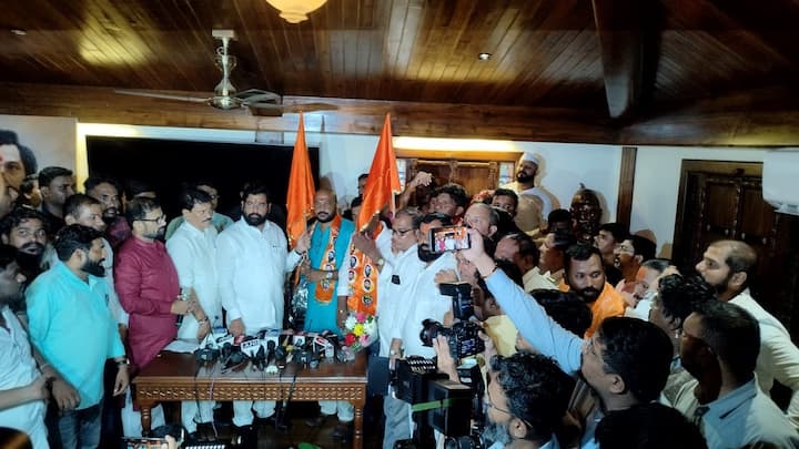 मुख्यमंत्री एकनाथ शिंदे यांनी शिव चित्रपट सेनेच्या लोगोचं अनावरण केलं आहे.