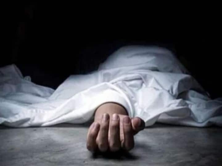 The family of the person who set himself on fire in the deed office refused to buy the body and blocked the road பத்திரப்பதிவு அலுவலகத்தில் 50 வயது ஆண் தீக்குளித்து தற்கொலை - மதுரையில் பெரும் பரபரப்பு