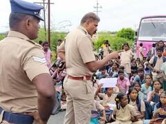 Karur: குளித்தலை சிவாயம் நெடுஞ்சாலையில் போதிய பேருந்து வசதி இல்லை - பள்ளி மாணவ,மாணவிகள் சாலை மறியல்