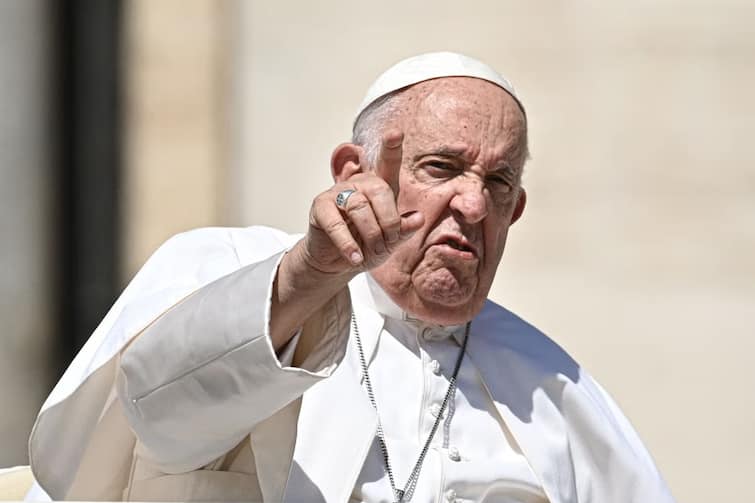 Pope Francis Condemns: 'I am angry at the desecration of the book' Pope Francis condemns burning of Quran Pope Francis Condemns: 'પુસ્તકનું અપમાન જોઈને મને ગુસ્સો આવ્યો'  પોપ ફ્રાન્સિસે કુરાન સળગાવવાની કરી નિંદા