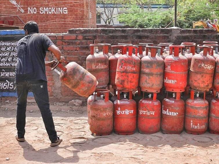 Commercial LPG Price Hiked Today by Rs 7 per cylinder Gas Price Hike: రేటు పెంచి షాకిచ్చిన గ్యాస్‌ కంపెనీలు, సిలిండర్‌కు ఎంత పెరిగిందంటే?