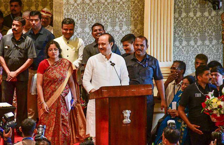 बुधवार (5 जुलाई) को शरद पवार और अजित पवार दोनों ने अपने समर्थक विधायकों की अलग-अलग बैठक बुलाई है.