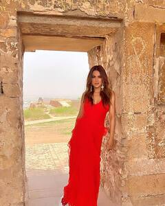 Nia Sharma Struggle: कभी मिरर के सामने खुद को देखकर घंटों रोती थीं निया शर्मा, आज टीवी की दुनिया पर करती हैं राज