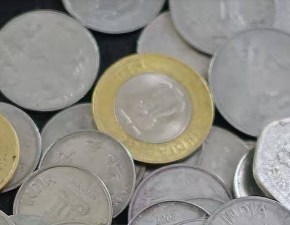 ਇਸ ਸਿੱਕੇ ਦਾ ਵਜ਼ਨ 7.71 ਗ੍ਰਾਮ ਹੁੰਦਾ ਹੈ, ਜਿਸ 'ਚ ਬਾਹਰੀ ਪੀਲੇ ਰੰਗ ਦੀ ਰਿੰਗ 4.45 ਗ੍ਰਾਮ ਜਦਕਿ ਅੰਦਰਲਾ ਹਿੱਸਾ 3.26 ਗ੍ਰਾਮ ਹੁੰਦਾ ਹੈ।