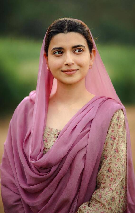 ਨਿਮਰਤ ਖਹਿਰਾ ਨੇ ਦੇਸੀ ਅੰਦਾਜ਼ ਨਾਲ ਲੁੱਟੀ ਮਹਿਫਲ