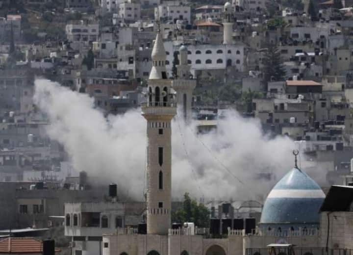 Israel Attacks: इजरायल ने फिलिस्तीन में हमले के जरिये मचाई तबाही, 8 फिलिस्तीनियों की मौत, जानें अबतक की 10 बड़ी बातें Israel attacks West Bank Jenin in biggest military operation in 20 years all you need to know Israel Attacks: इजरायल ने फिलिस्तीन में हमले के जरिये मचाई तबाही, 8 फिलिस्तीनियों की मौत, जानें अबतक की 10 बड़ी बातें