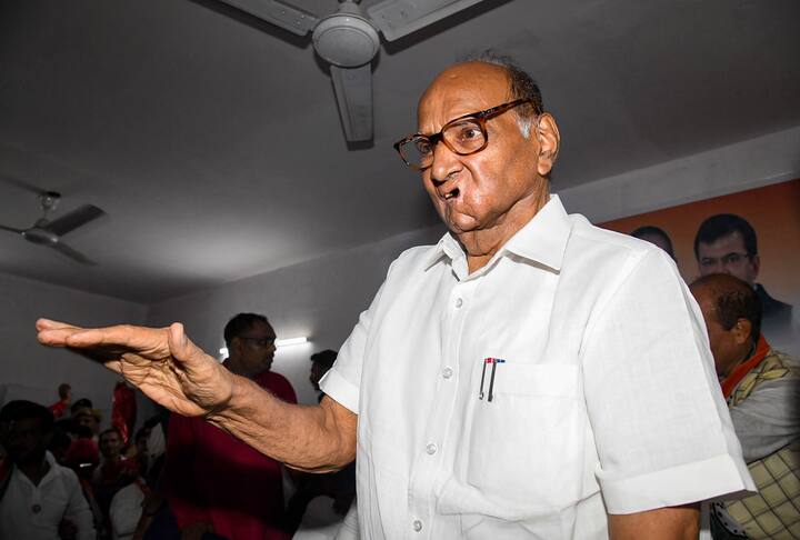 वहीं, एनसीपी अध्यक्ष शरद पवार दोपहर एक बजे अपने समर्थक विधायकों के साथ बैठक करेंगे. शरद पवार गुट ने पार्टी की बैठक दक्षिण मुंबई स्थित यशवंत राव चव्हाण केंद्र में बुलाई है.