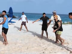 बारबाडोस पहुंच टीम इंडिया ने बीच पर खेला वॉलीबॉल, विराट कोहली समेत ये खिलाड़ी आए नज़र