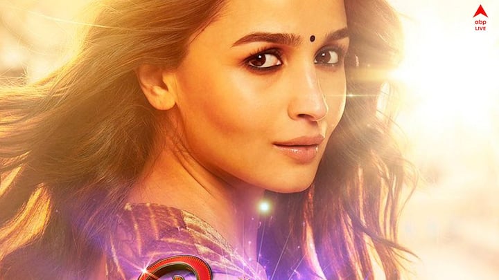 আর এই সংলাপটিই ইতিমধ্যেই সোশ্যাল মিডিয়ায় ভাইরাল হয়েছে।