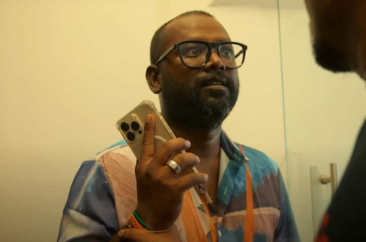 ஃபர்ஸ்ட் சிங்கிள் பாடலை இயக்குநரும் , நடிகருமான அருண்ராஜா காமராஜ் எழுதியுள்ளார்.இந்த பாடல் தமன்னாவுக்கான பாடல் என்று கூறப்பட்டுள்ளது. இந்த பாடலின் பெயர் காவாலா. இது வருகின்ற 6 ஆம் தேதி வெளியாகும் என்று படக்குழு அறிவித்துள்ளது.