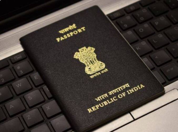 ਹਾਲਾਂਕਿ, ਕੀ ਤੁਸੀਂ ਕਦੇ ਸੋਚਿਆ ਹੈ ਕਿ ਪਾਸਪੋਰਟ ਦੇ ਵੱਖ-ਵੱਖ ਰੰਗ ਕਿਉਂ ਹੁੰਦੇ ਹਨ ਅਤੇ ਉਹ ਵੱਖ-ਵੱਖ ਰੰਗਾਂ ਵਿੱਚ ਕਿਉਂ ਬਣਾਏ ਜਾਂਦੇ ਹਨ। ਜੇ ਨਹੀਂ, ਤਾਂ ਦੱਸੀਏ