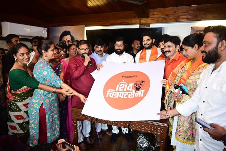 एकनाथ शिंदे यांनी ट्वीट करत कलाकारांना राजकीय वाटचालीसाठी शुभेच्छा दिल्या आहेत.