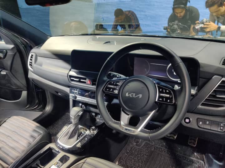 The new Seltos also get a digital instrument cluster which has a new look while it is also configurable. (Image Source: Somnath Chatterjee)