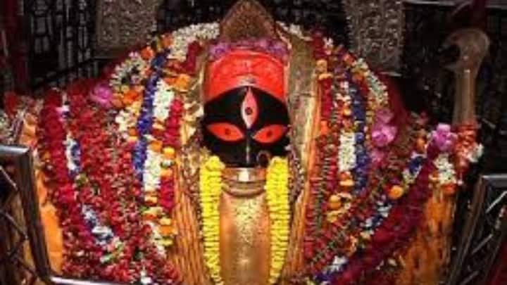 এই বলে মেয়েটির মুখের দিকে ভাল করে তাকাতেই দেখলেন মেয়েটিরর কপালের ত্রিনয়নে কিছুটা সিঁদুর পড়েছে। কিছুক্ষণের জন্য সম্বিত হারালেন শ্রীমা।