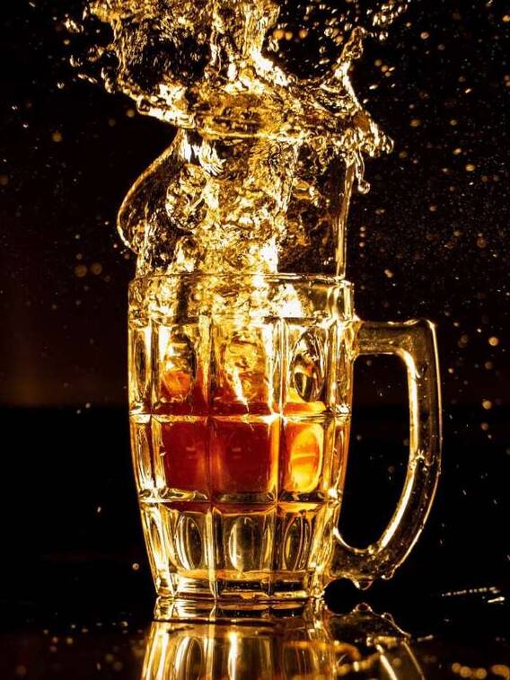 काय सांगता... 'या' देशात दारु पिणाऱ्यांना फाशीची शिक्षा