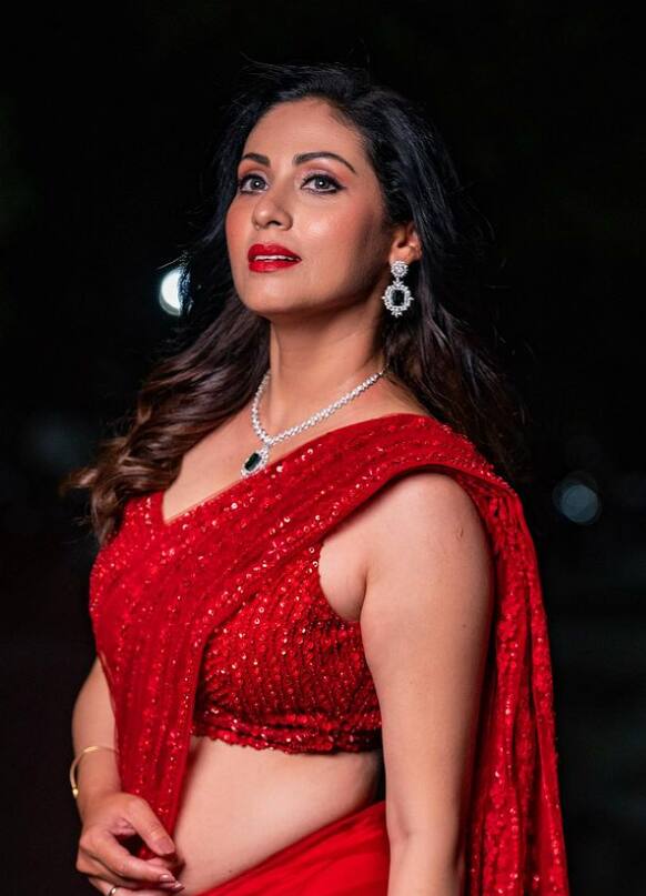 ”கண்ணும் கண்ணும் நோக்கியா நீ கொள்ளை கொள்ளும் மாஃபியா காப்பசினோ காஃபியா சோபியா”