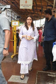 देसी लुक में बहन समीक्षा संग बप्पा के दर्शन करने सिद्धिविनायक पहुंची Bhumi Pednekar, सिंपल सूट की कीमत जान रह जाएंगे हैरान