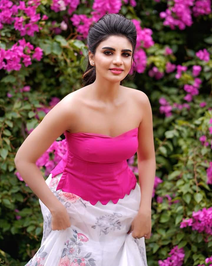 జబర్దస్త్ వర్ష లేటెస్ట్ ఫోటోలను ఇక్కడ చూడండి.