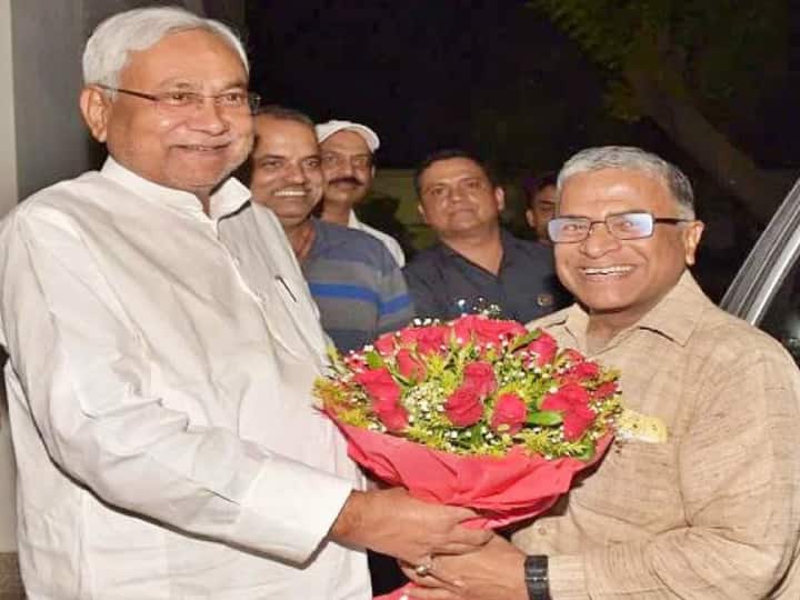 Rajya Sabha Deputy Chairman Harivansh met Bihar CM Nitish Kumar ann Bihar Politics: राज्यसभा के उपसभापति हरिवंश ने की बिहार के सीएम नीतीश कुमार से मुलाकात, सियासी हलचल तेज