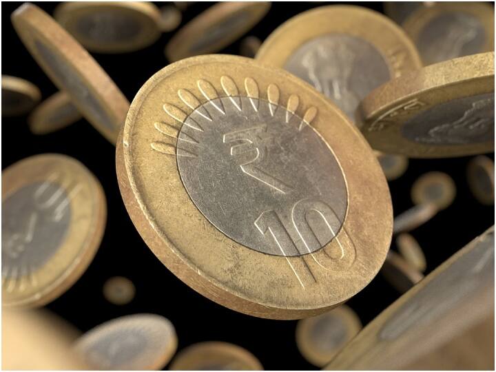 तो आपको बताते हैं कि 10 रुपये के सिक्के में क्या कुछ होता है. 10 रुपये का सिक्का गोल होता है और 27 मिलीमीटर का होता है.