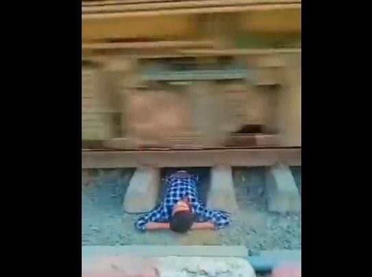 Death game for reel! The young man slept under the railway tracks, the train passed over, see Video રીલ માટે મૌતની રમત! રેલના પાટા નીચે યુવક સૂઈ ગયો ઉપરથી પસાર થઈ ટ્રેન, જુઓ Video