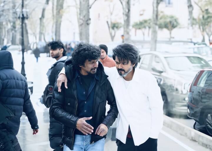 படம் குறித்த தகவல் வந்த முதல் நாளில் இருந்து, மக்களின் கவனத்தை பெற்று வருகிறது இப்படக்குழு. படப்பிடிப்பு நடக்கும் இடம் ஆகியவற்றை பற்றிய தகவலும் ஷூட்டிங் ஸ்பாட் புகைப்படங்களும் இணையத்தை வட்டமடித்தது.