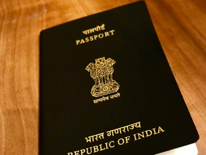 पासपोर्ट एक महत्‍वपूर्ण दस्‍तावेज है, जिसके बिना आप विदेश नहीं जा सकते हैं. वहीं इसका इस्‍तेमाल देश में पहचान पत्र के तौर पर किया जा सकता है.