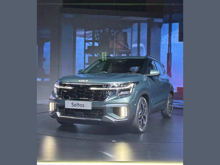 The talking point is the new headlamp design plus the new DRLs while the front bumper is tweaked as well. (Image Source: Somnath Chatterjee)