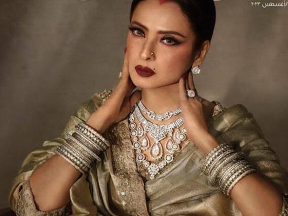 Rekha Latest Pics: इंटरनेट पर तहलका मचा रहा रेखा का बला का खूबसूरत फोटोशूट, टकटकी लगाए देखते रह जाएंगे एक-एक तस्वीर