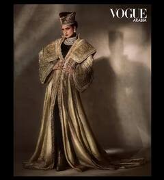 Rekha's Pics: રેખાની આ તસવીરોએ સોશિયલ મીડિયામાં મચાવી સનસની